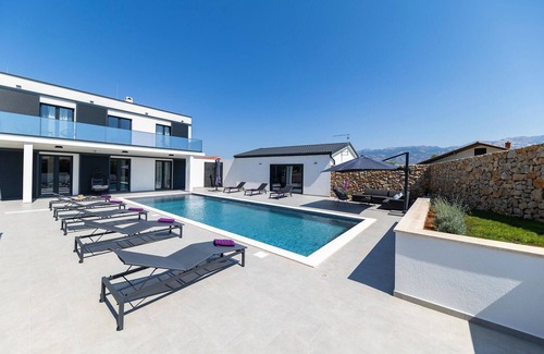 Razanac House | Stunning home in Razanac with sauna