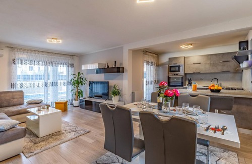 Skatari House | Stunning home in Skatari with WiFi