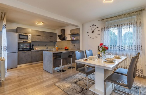 Skatari House | Stunning home in Skatari with WiFi