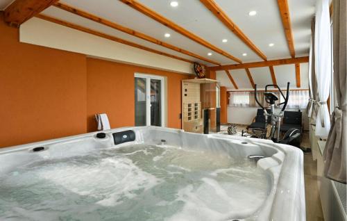 Vinica House | Stunning Home In Vinica Breg With Sauna