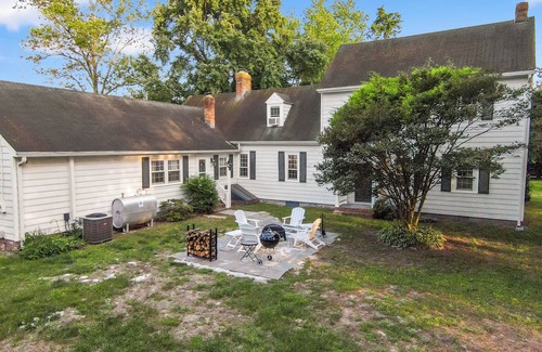 Salisbury House | Stunning Home w/Private Pool, Garden & Firepit