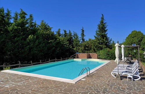 Pomarance Villa | Stunning private villa with WIFI, private pool, A/C, TV, patio, pets allowed and panoramic view