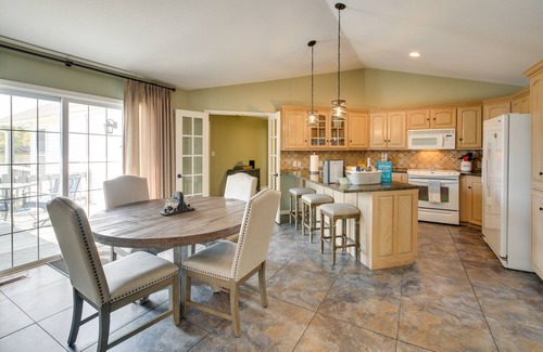 Mid America House | Stunning Lake Hamilton Getaway w/Hot Tub!