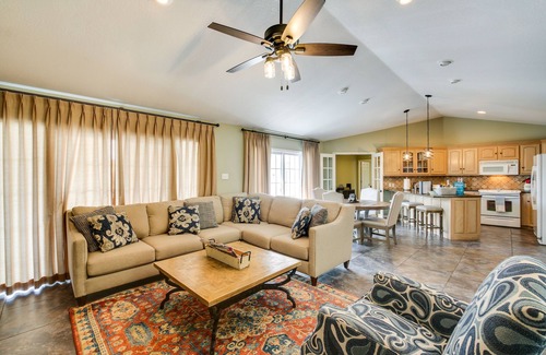 Mid America House | Stunning Lake Hamilton Getaway w/Hot Tub!