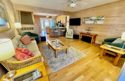 Sussex County House | Stunning Lake & Ocean Views! Spacious 5BR Townhome w/Beach Access & Parking