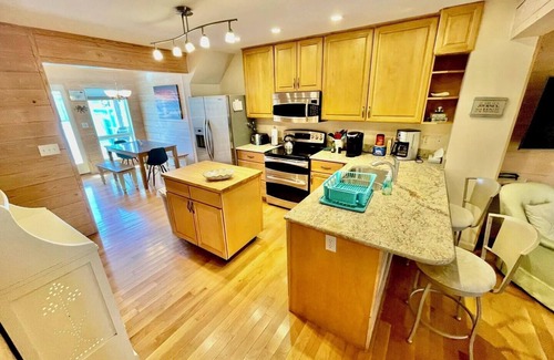 Sussex County House | Stunning Lake & Ocean Views! Spacious 5BR Townhome w/Beach Access & Parking