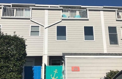 Sussex County House | Stunning Lake & Ocean Views! Spacious 5BR Townhome w/Beach Access & Parking