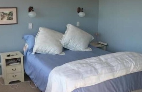 Okere Falls House | Stunning lake view plus either jetty space or on the water boatshed