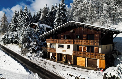 Les Gets Ski Chalet | Stunning Large 8 bedroom, 8 bathroom chalet with amazing mountain views
