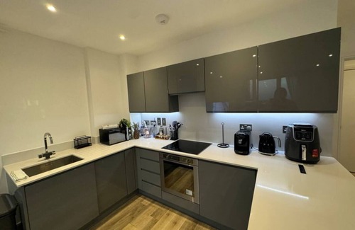 St. Mary's Park Apartment | Stunning Luxury 2 Bedroom Apartment Central London
