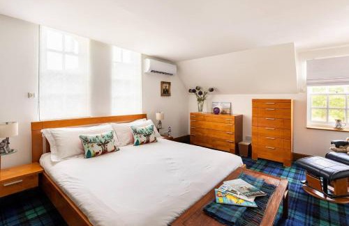 Perth House | Stunning Luxury Duplex with Hot Tub and AirCon