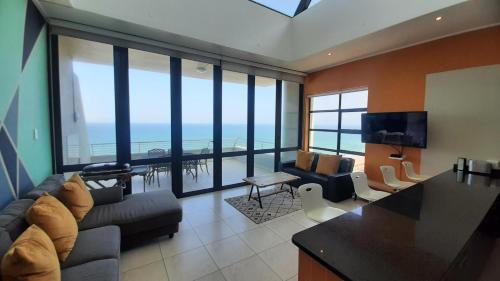 Umdloti Apartment | Stunning Luxury Penthouse at 30 Degrees, Umdloti Beachfront