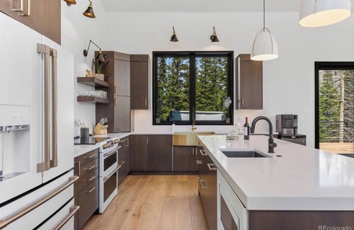 Quandary Village House | Stunning Mountain Home with HotTub & Outdoor Firepit, Expansive Deck, Ski in/out