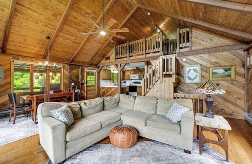 Franklin Cabin | Stunning Mountain Views, 3BR Cabin w/Decks & Meadow, 10 Min to Franklin