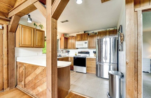 Franklin Cabin | Stunning Mountain Views, 3BR Cabin w/Decks & Meadow, 10 Min to Franklin