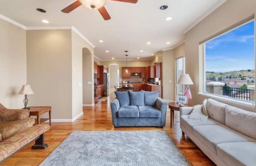Sparks Villa | Stunning Mtn. View Chateau 6 Bed/4 Bath Hot Tub BBQ near Red Hawk Golf and TAHOE