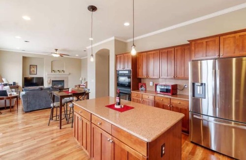 Sparks Villa | Stunning Mtn. View Chateau 6 Bed/4 Bath Hot Tub BBQ near Red Hawk Golf and TAHOE