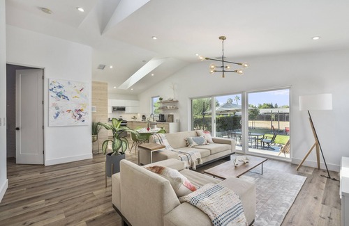 Sacramento House | STUNNING Newly Built Modern Artist Home