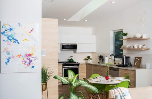 Sacramento House | STUNNING Newly Built Modern Artist Home