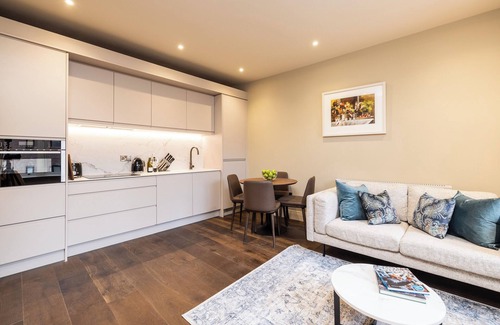City Centre Dublin Apartment | Stunning Newly Refurbed 2-Bed City Apartment Amazing Location