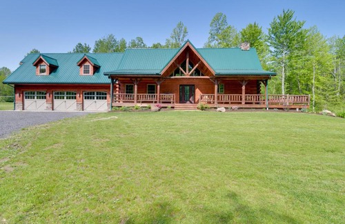 North Rose House | Stunning North Rose Retreat with Fishing Pond!
