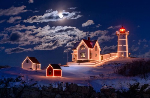 York Beach House | Stunning Nubble Lighthouse & Ocean Views, 3891 sq. ft. 267' of rocky coast!