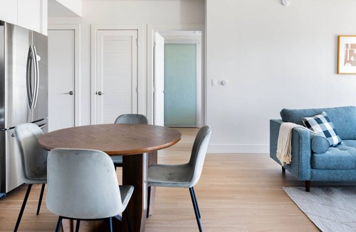 Downtown Oakland Apartment | Stunning Oakland 2BR w/ AC, W/D, Sky Deck, next to BART, by Blueground