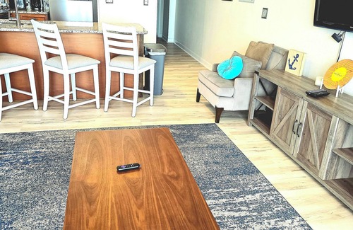 Brush - Stewarts Apartment | Stunning Ocean Sunrise Escape. One Bedroom with full kitchen and free parking