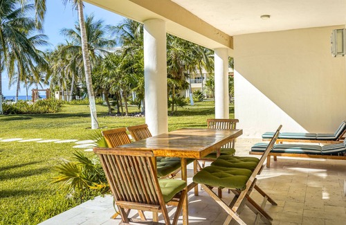 Puerto Morelos Apartment | Stunning ocean-view condo near the beach with porch, outdoor pool, hot tub, AC