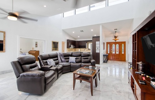 Lauderdale Harbours House | Stunning oceanfront home with boat parking & jetted tub - snowbird-friendly