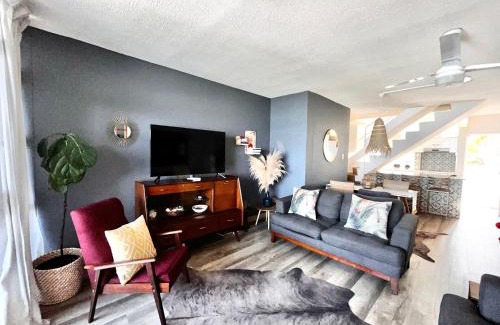 Selection Beach Apartment | Stunning Oceanfront Apartment with a balcony overlooking Umdloti Beach