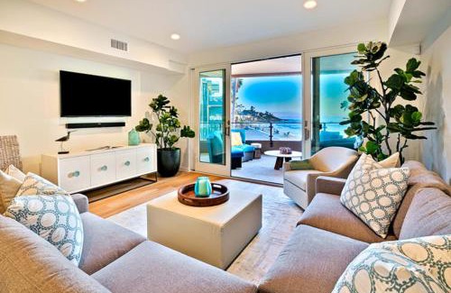 Beach Barber Tract Apartment | Stunning Oceanfront Getaway at Windansea Beach