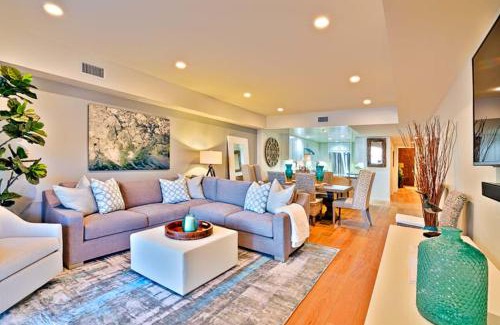 Beach Barber Tract Apartment | Stunning Oceanfront Getaway at Windansea Beach