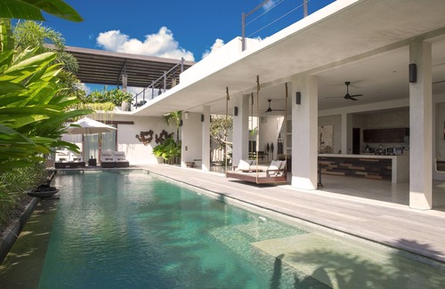 Umalas Villa | Stunning open plan 5BR villa set quietly amongst yet minutes to the beach!