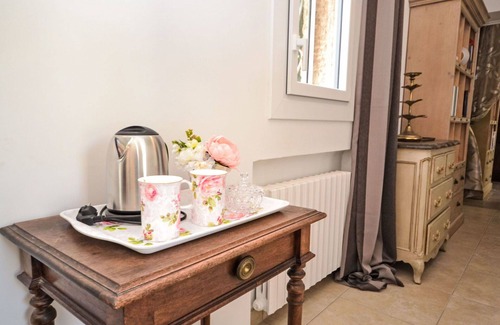 Morieres-les-Avignon Villa | Stunning private villa for 6 guests with private pool, WIFI, A/C, TV and terrace