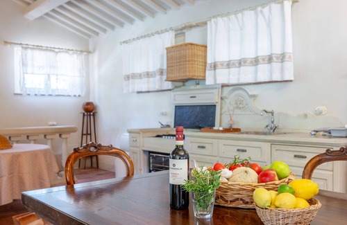 Campiglia Marittima Villa | Stunning private villa with WIFI, A/C, hot tub, private pool, TV, patio, pets allowed and parking