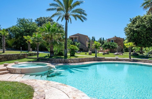 Campiglia Marittima Villa | Stunning private villa with WIFI, A/C, hot tub, private pool, TV, patio, pets allowed and parking
