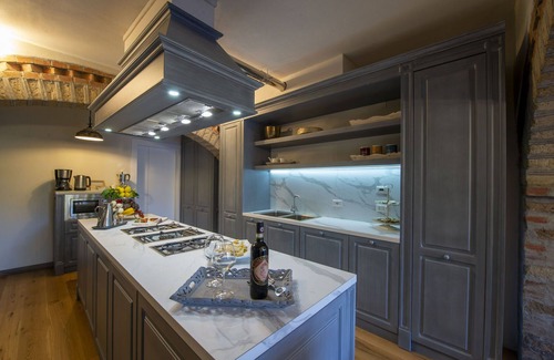 Panzano in Chianti Villa | Stunning private villa with WIFI, hot tub, private pool, A/C, TV, patio, close to Greve In Chianti