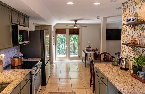 Flintstone Cottage | Stunning Private Cottage! Base of Beautiful Lookout Mtn; 10 miles to Chattanooga; Rock City, Hiking