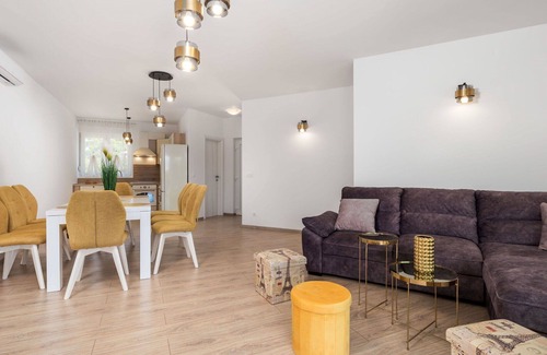 Skrbcici House | Stunning private villa for 10 people with A/C, WIFI, private pool, TV and terrace