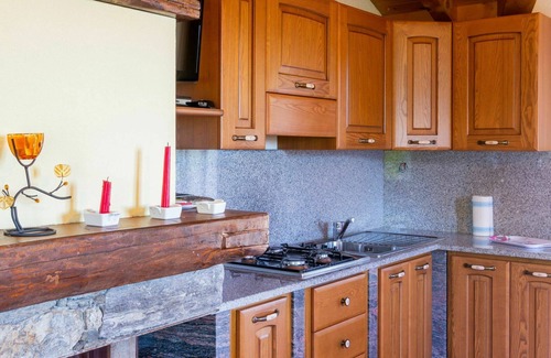 Peglio House | Stunning private villa for 6 people with TV, terrace and pets allowed