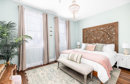 Cannonborough Elliotborough House | Stunning Private Courtyard - 1 BLOCK TO KING