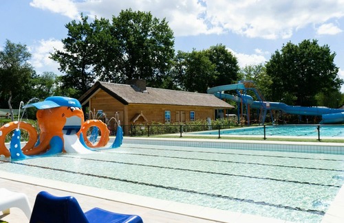 Municipality of Waalwijk House | Stunning private villa for 4 guests with WIFI, pool, TV and terrace