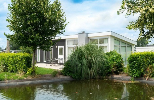 Municipality of Waalwijk House | Stunning private villa for 4 guests with WIFI, pool, TV and terrace