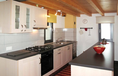 Ponto Valentino House | Stunning private villa for 8 people with TV, patio and pets allowed