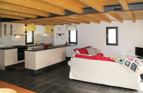 Ponto Valentino House | Stunning private villa for 8 people with TV, patio and pets allowed