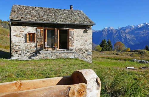 Acquarossa House | Stunning private villa for 4 guests with WIFI, TV, terrace and pets allowed