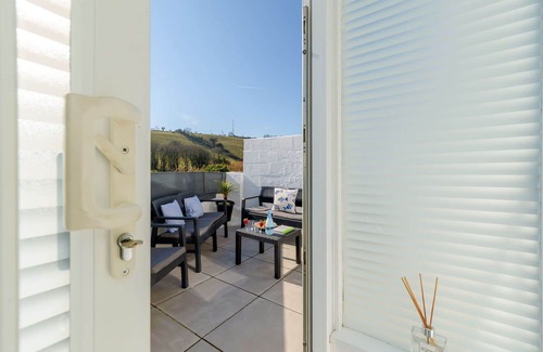 Portmellon House | Stunning private villa for 6 guests with WIFI, TV, terrace and pets allowed