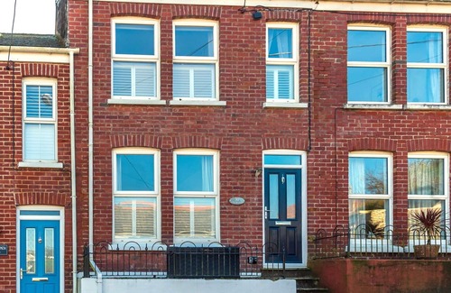 Portmellon House | Stunning private villa for 6 guests with WIFI, TV, terrace and pets allowed