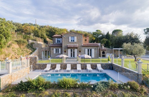 Cortona Villa | Stunning private villa with private pool, WIFI, A/C, TV, terrace, panoramic view, close to Cortona